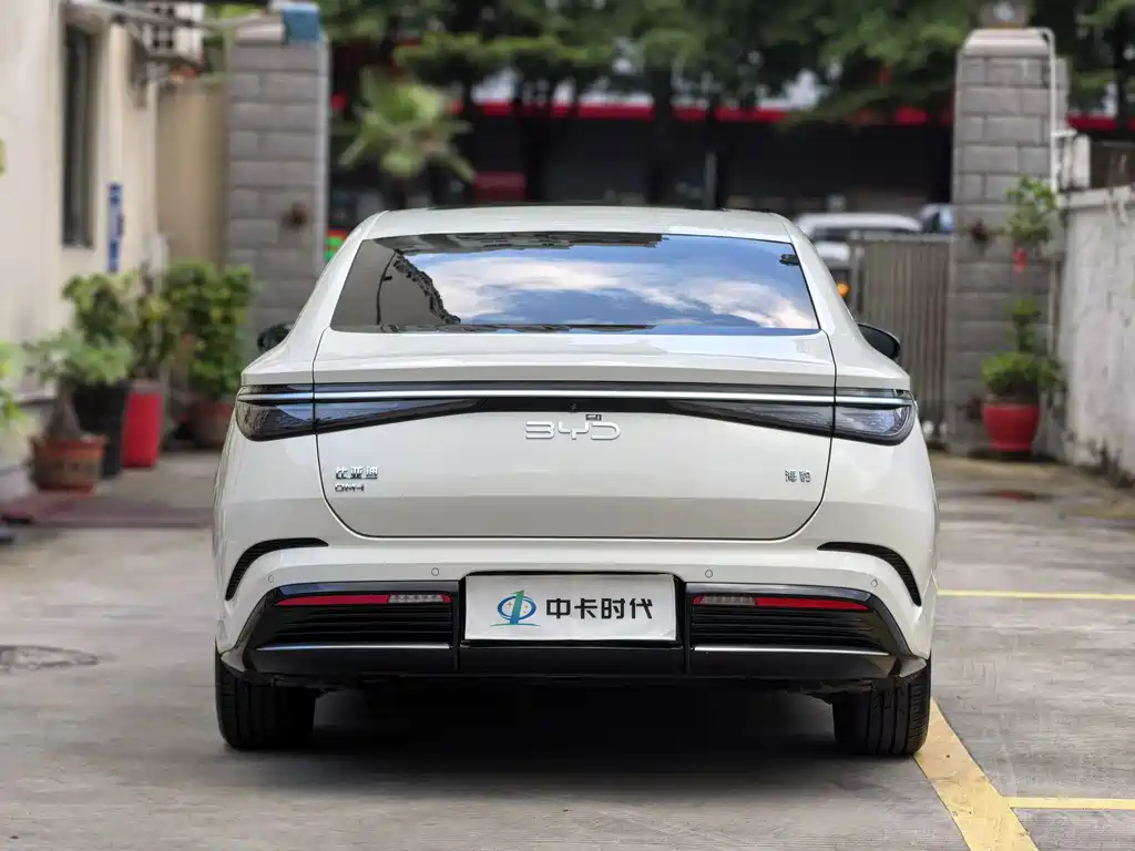 BYD Seal — фото 4