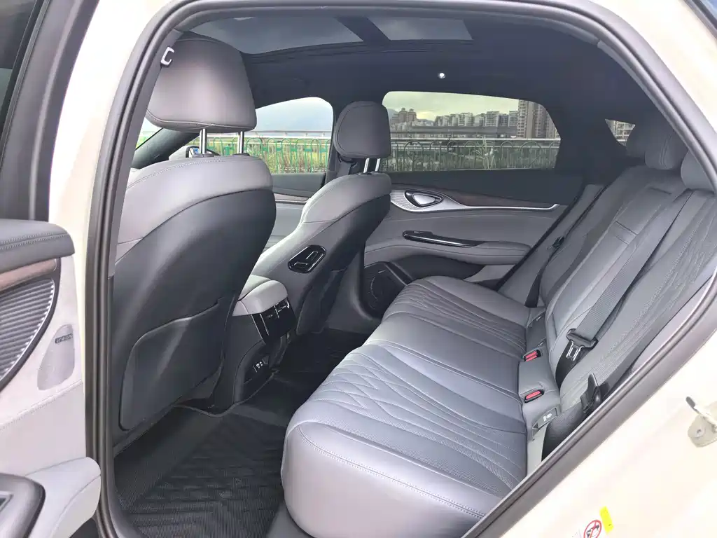 BYD Seal — фото 7