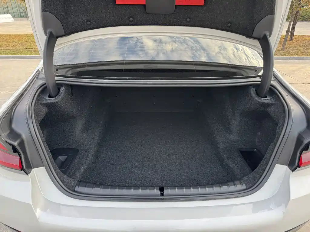 BMW 5 Series — фото 11