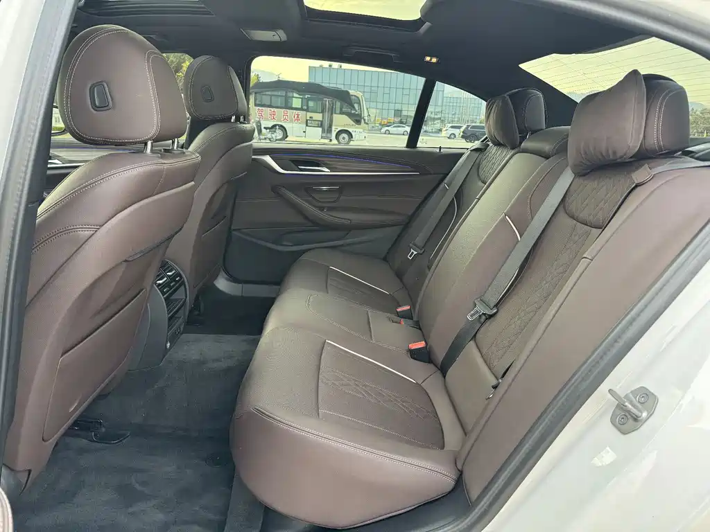 BMW 5 Series — фото 10