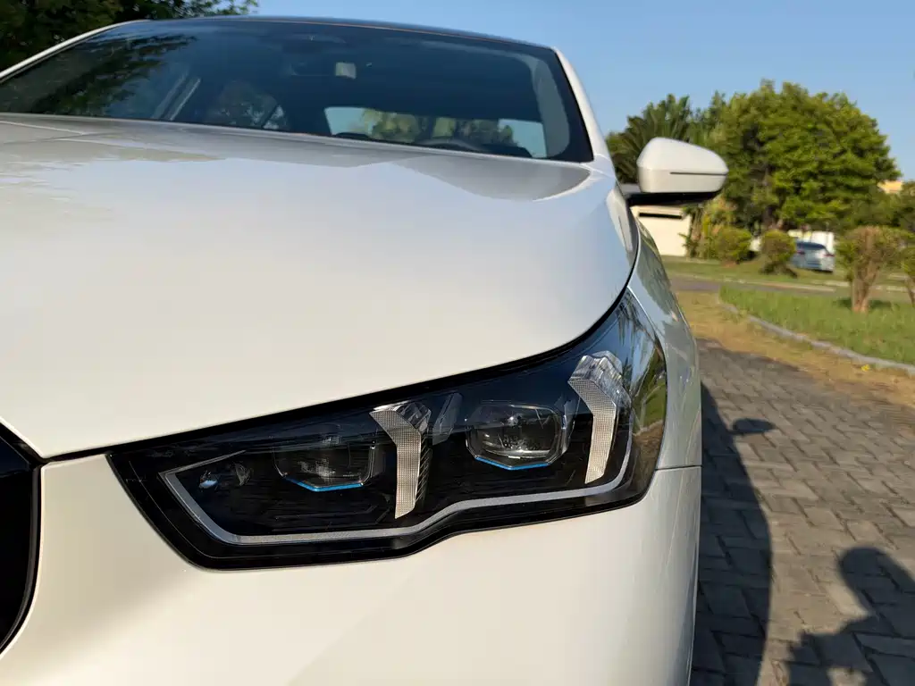 BMW 5 Series — фото 25