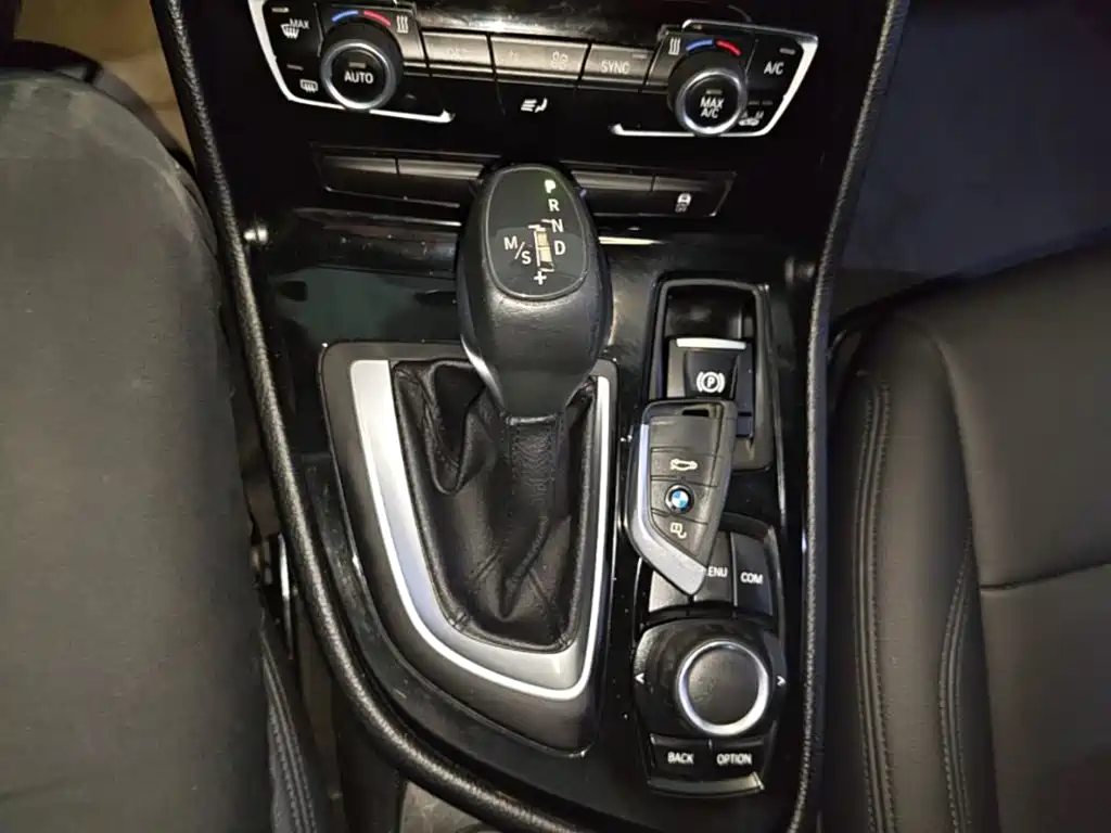 BMW 2 Series Active Tourer — фото 13