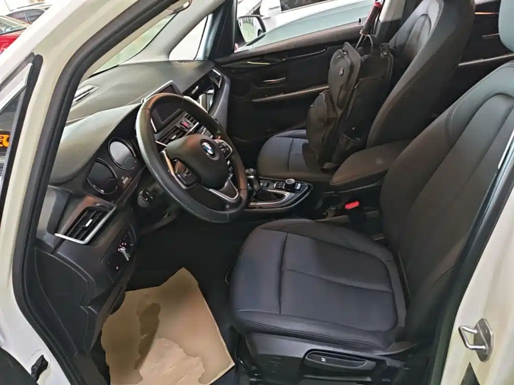 BMW 2 Series Active Tourer — фото 14