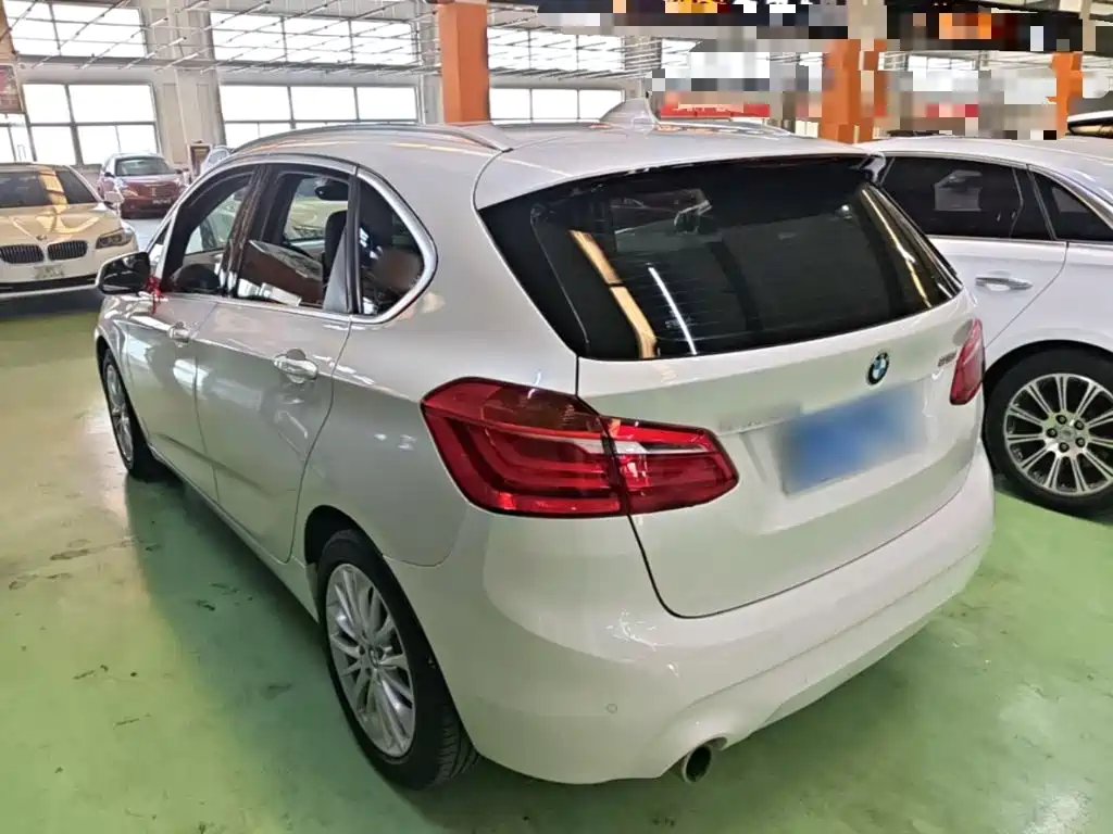 BMW 2 Series Active Tourer — фото 4