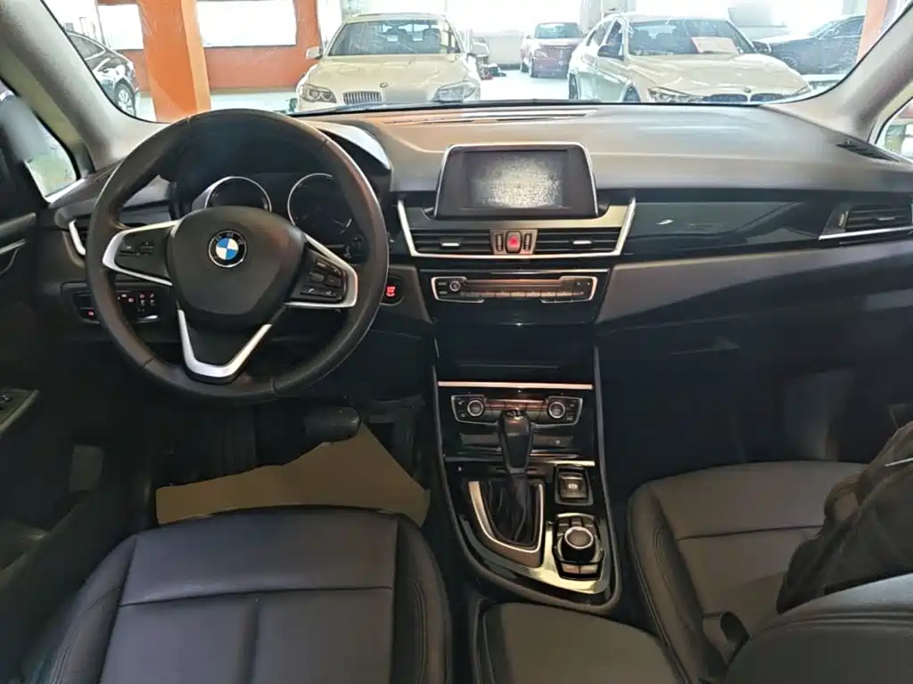 BMW 2 Series Active Tourer — фото 9
