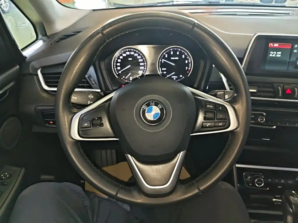 BMW 2 Series Active Tourer — фото 10