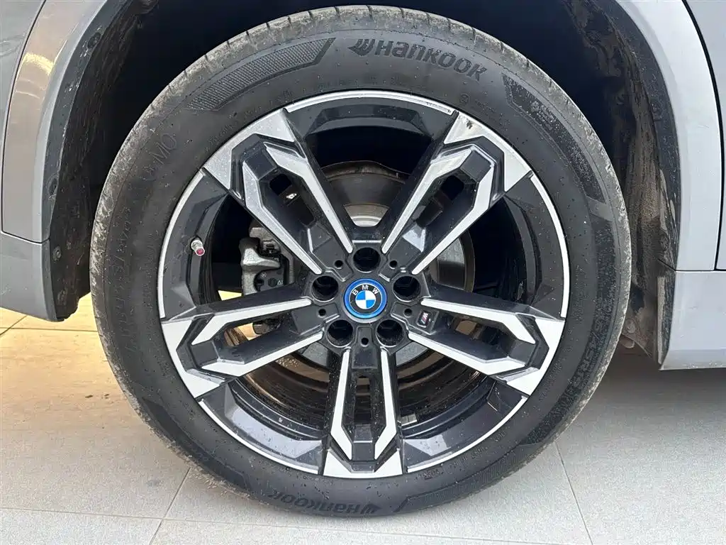 BMW iX1 — фото 18