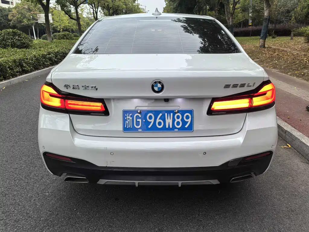 BMW 5 Series — фото 11