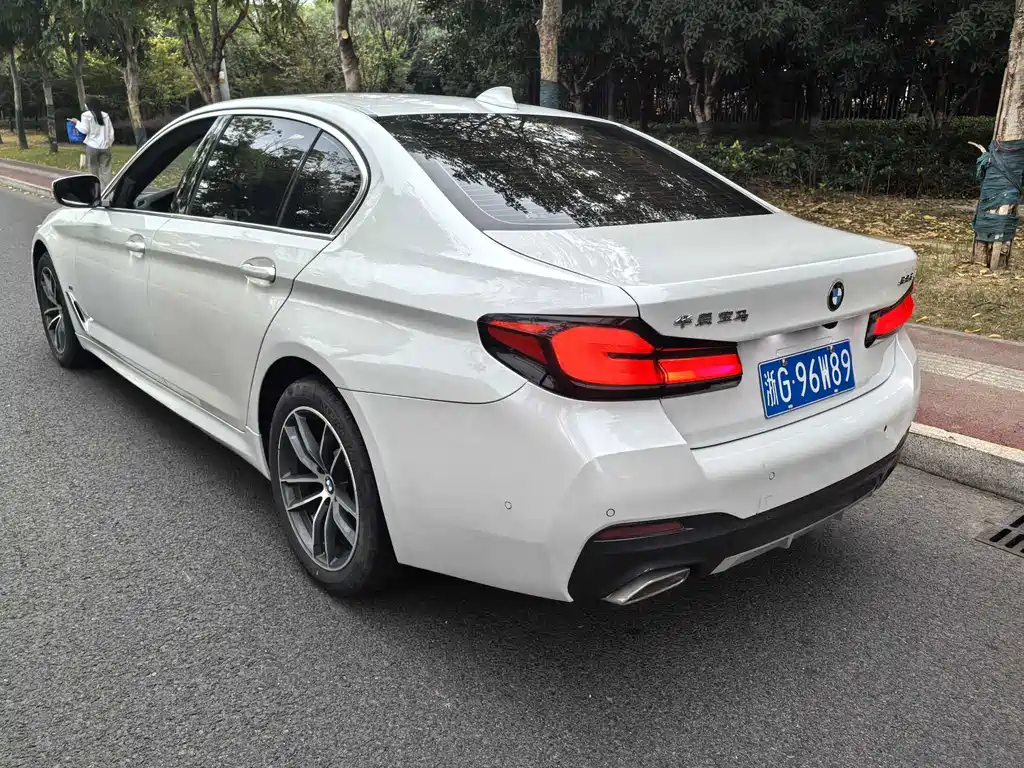 BMW 5 Series — фото 12