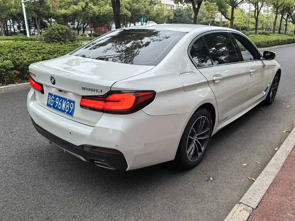 BMW 5 Series — фото 10