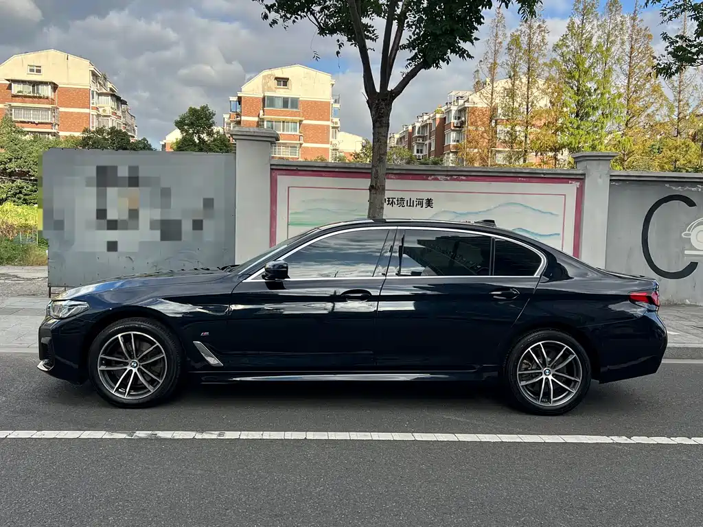 BMW 5 Series — фото 17