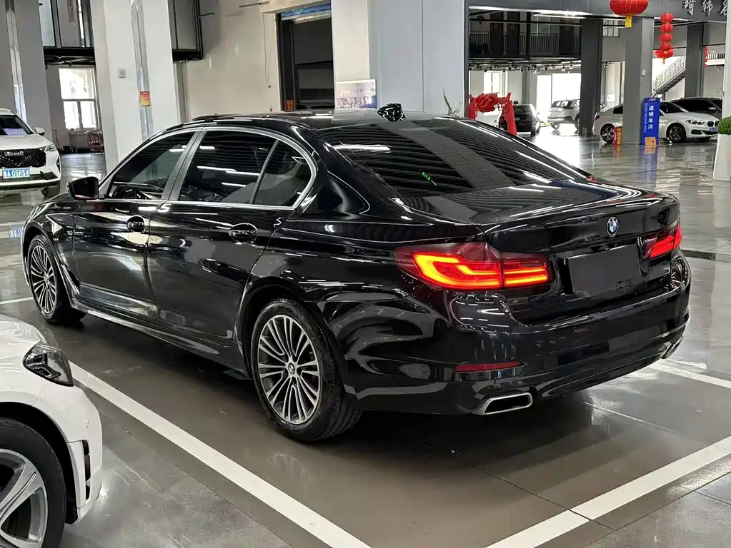 BMW 5 Series — фото 10