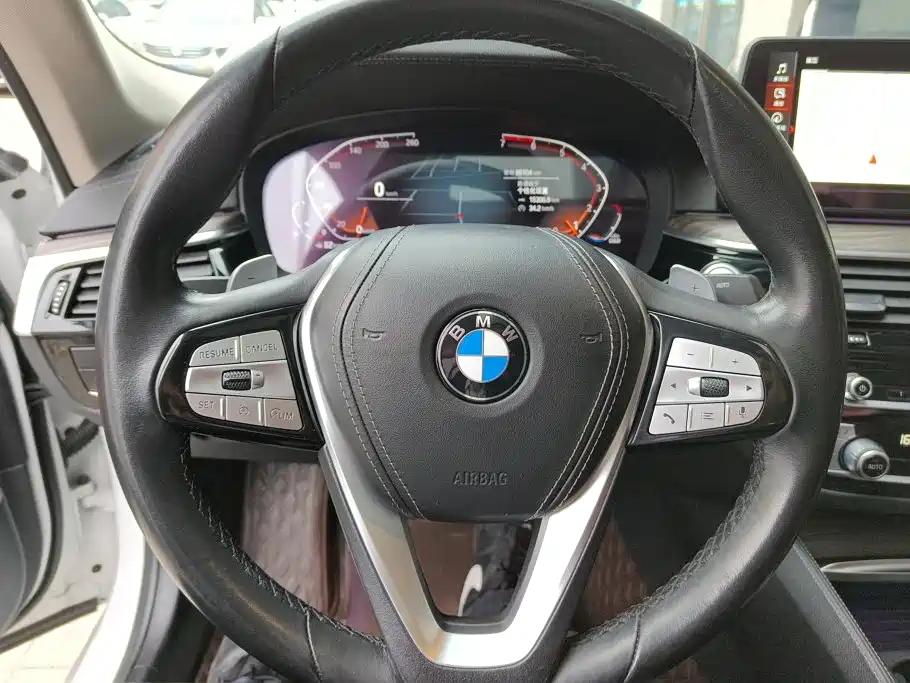 BMW 5 Series — фото 15