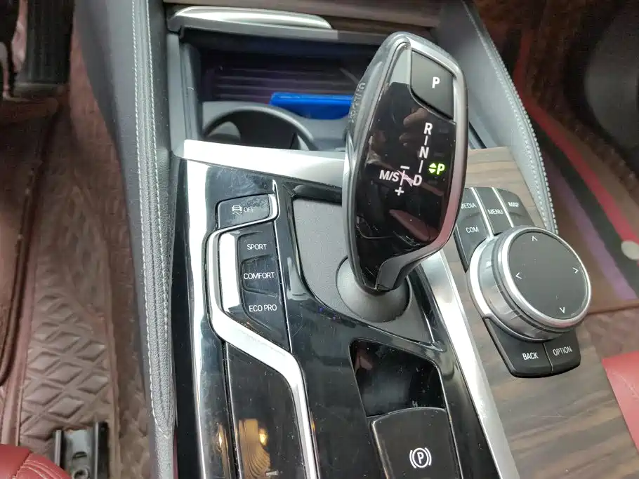 BMW 5 Series — фото 16