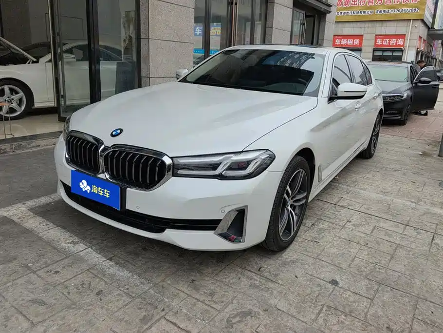BMW 5 Series — фото 1