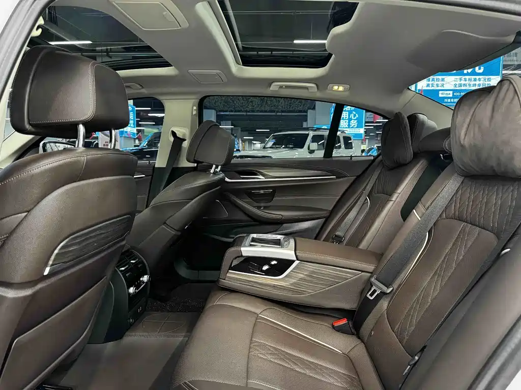 BMW 5 Series — фото 11
