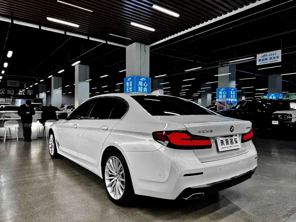 BMW 5 Series — фото 14