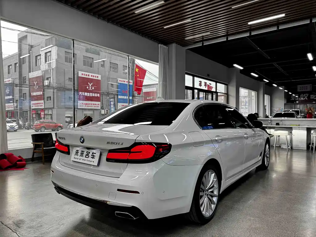 BMW 5 Series — фото 16
