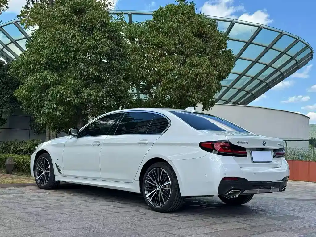 BMW 5 Series — фото 7