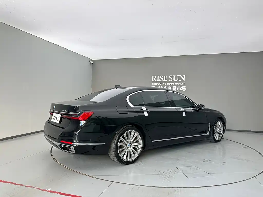 BMW 7 Series — фото 9