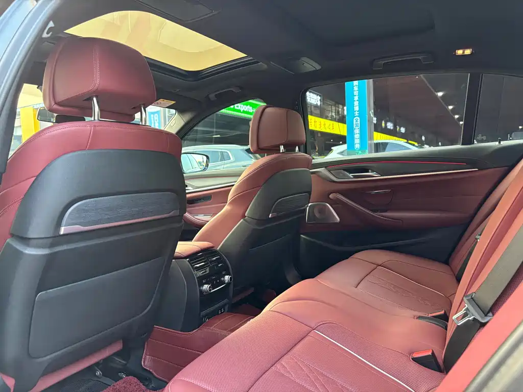 BMW 5 Series — фото 14