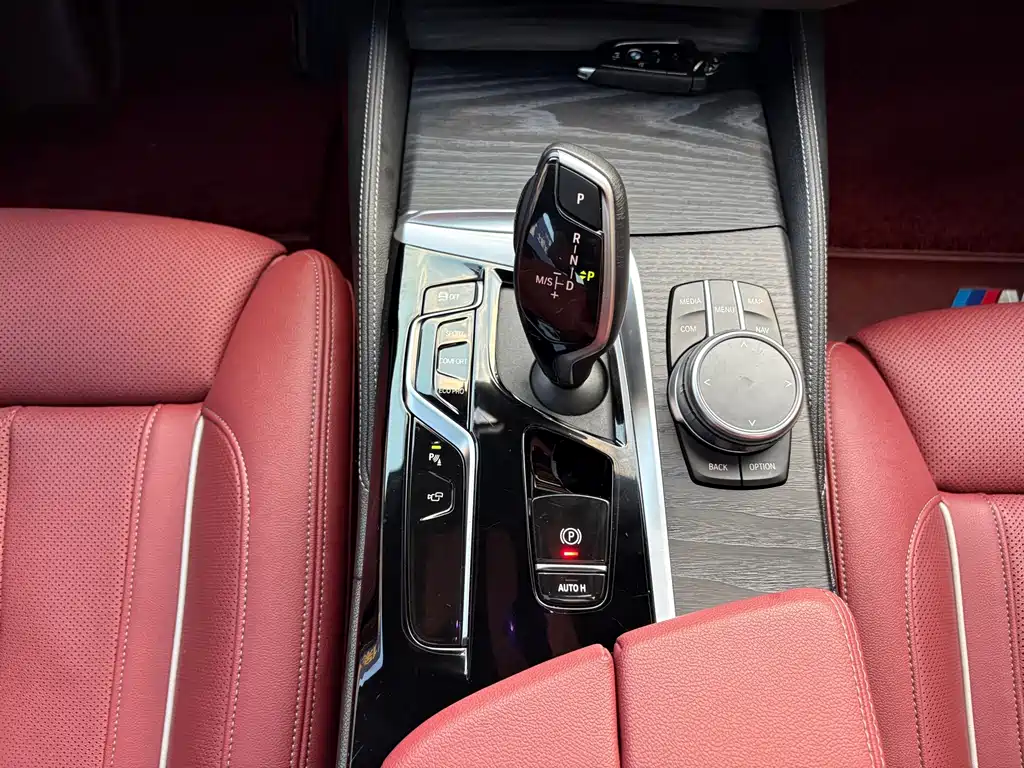 BMW 5 Series — фото 15