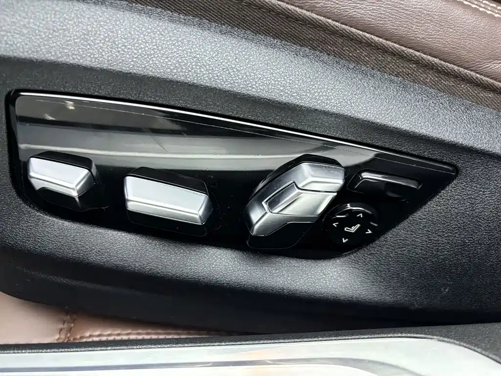 BMW 7 Series — фото 20