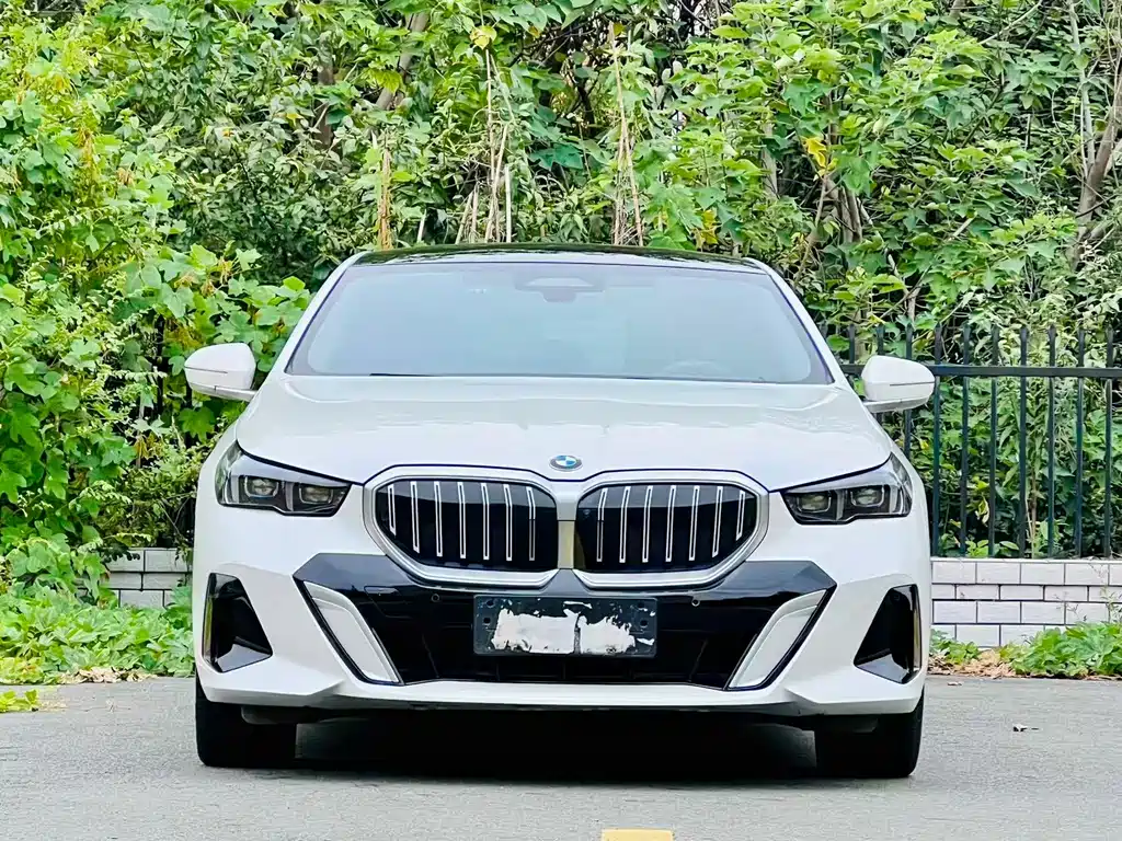 BMW 5 Series — фото 9