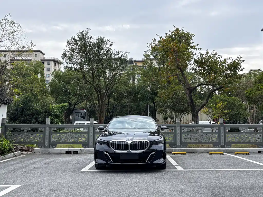 BMW 5 Series — фото 2