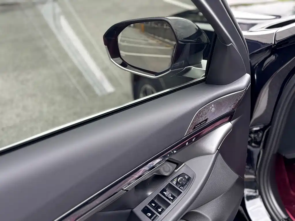 BMW 5 Series — фото 13