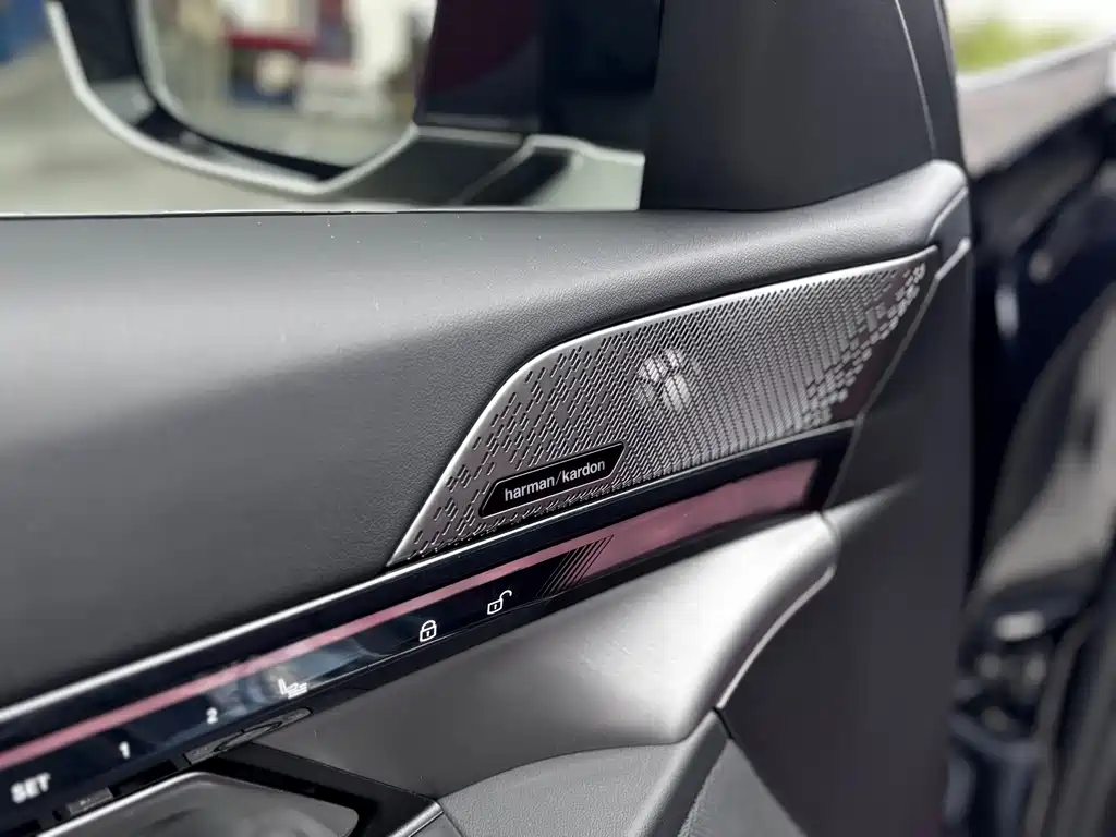 BMW 5 Series — фото 14