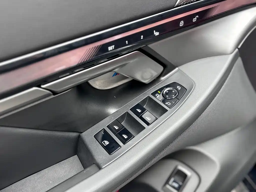 BMW 5 Series — фото 15