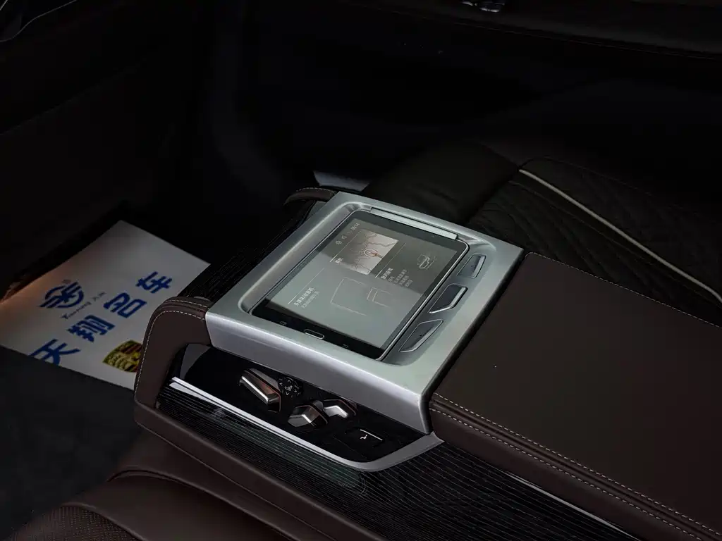 BMW 7 Series — фото 11