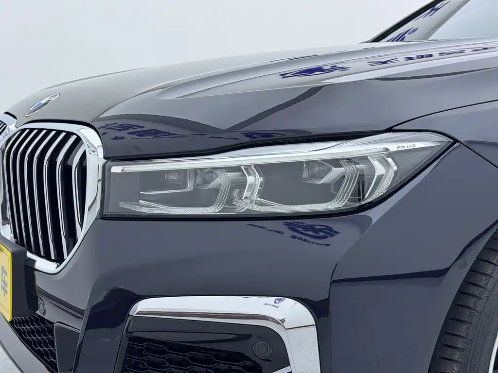 BMW 7 Series — фото 17