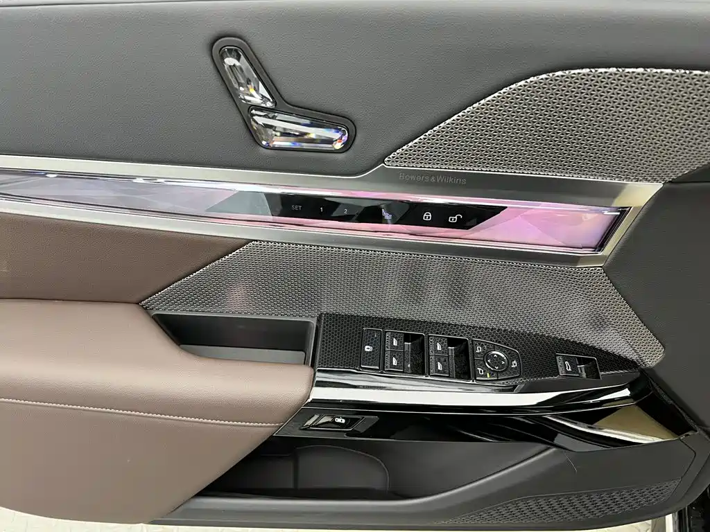 BMW 7 Series — фото 15