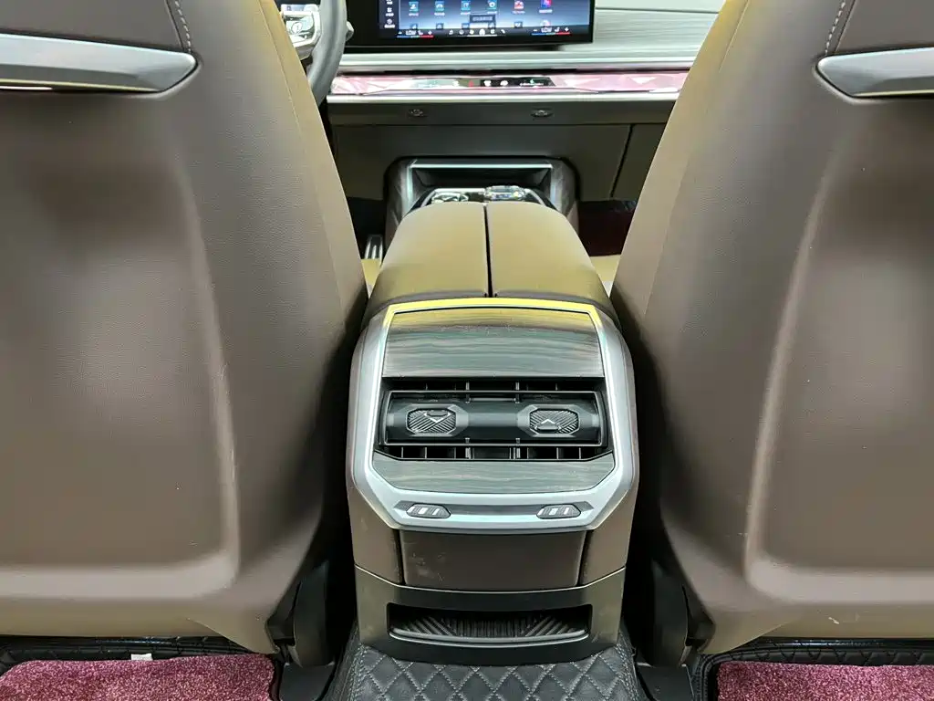 BMW 7 Series — фото 26