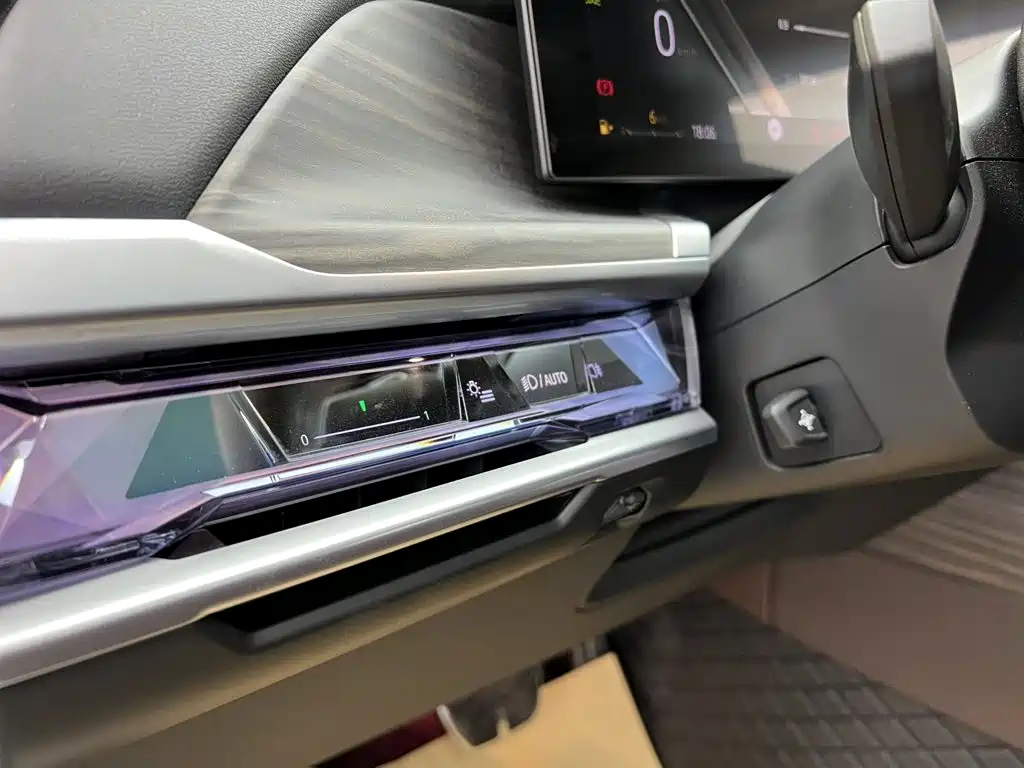 BMW 7 Series — фото 29