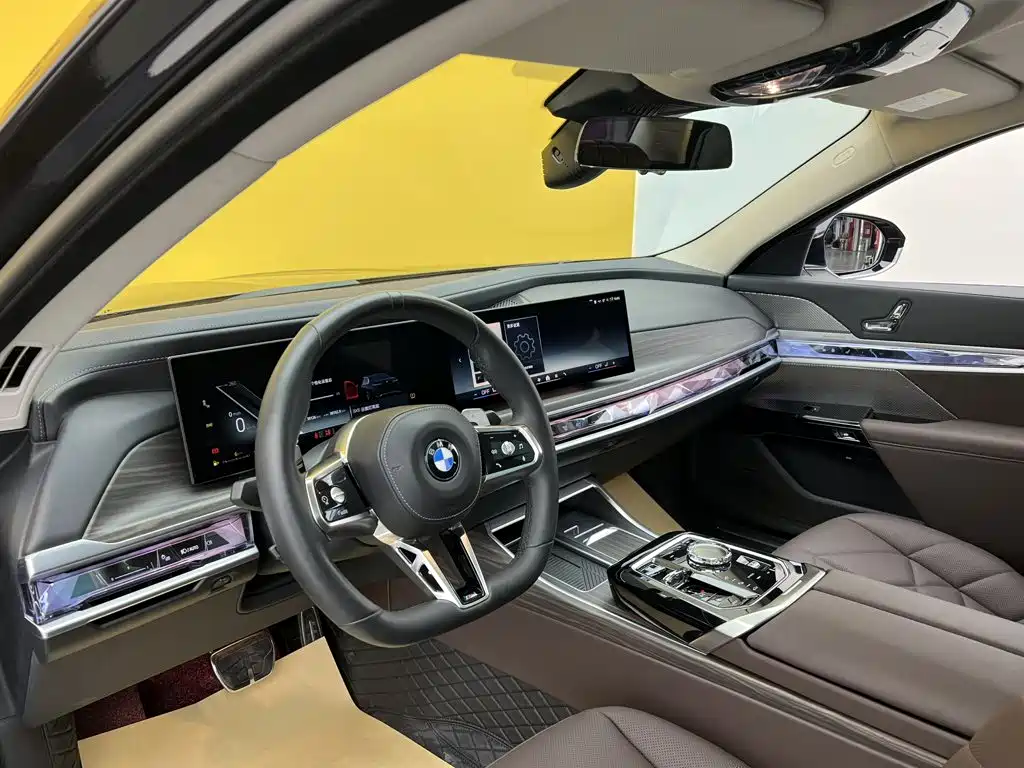 BMW 7 Series — фото 42
