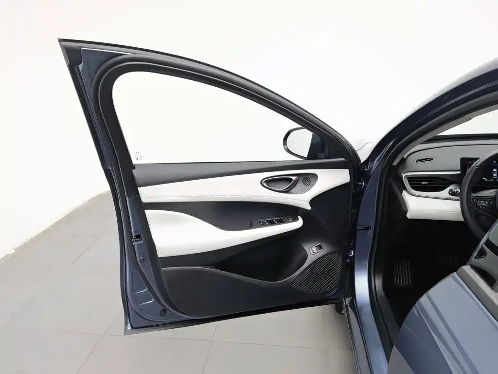 BYD Seal 05 DM-i — фото 8