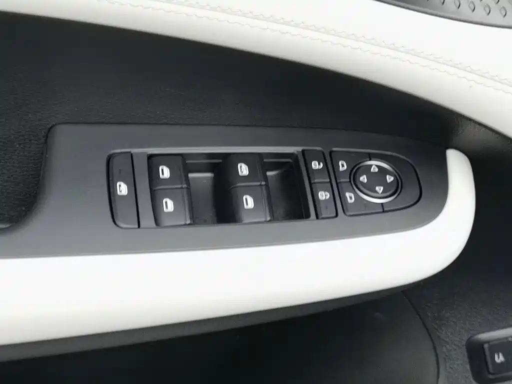 BYD Seal 05 DM-i — фото 9