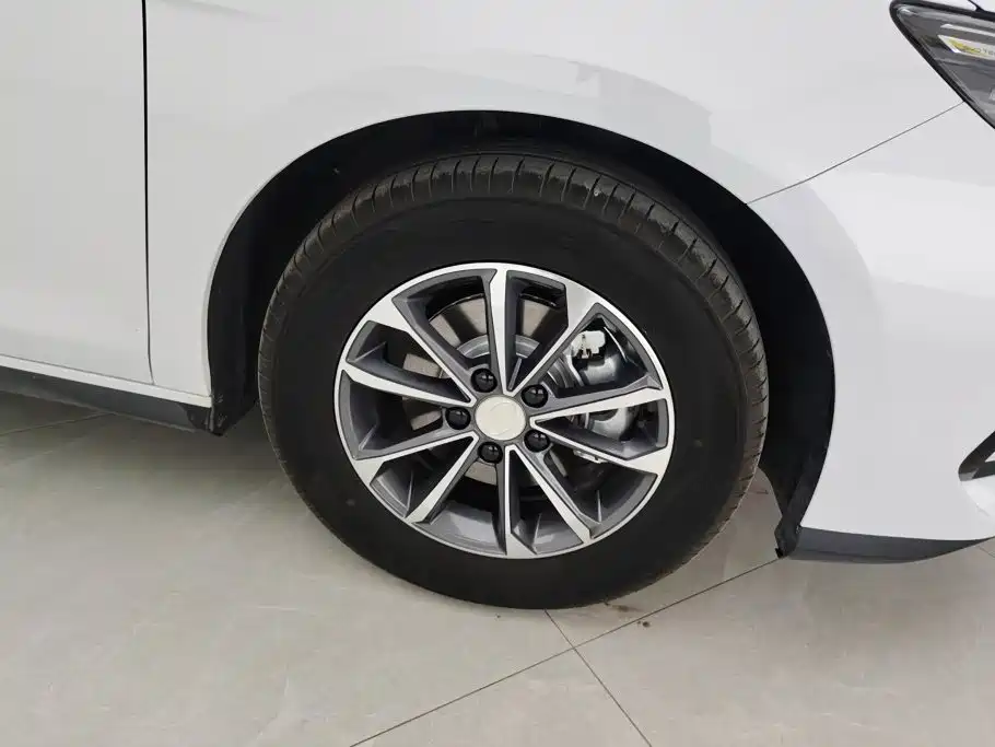 BYD Seal 05 DM-i — фото 6