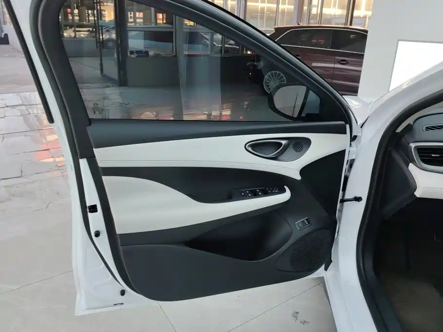 BYD Seal 05 DM-i — фото 7