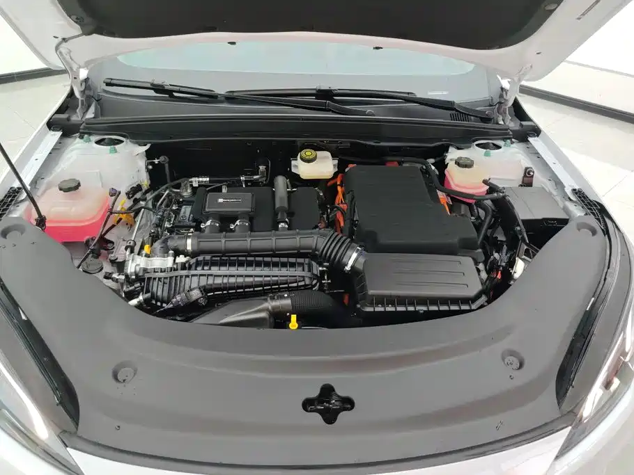 BYD Seal 05 DM-i — фото 10