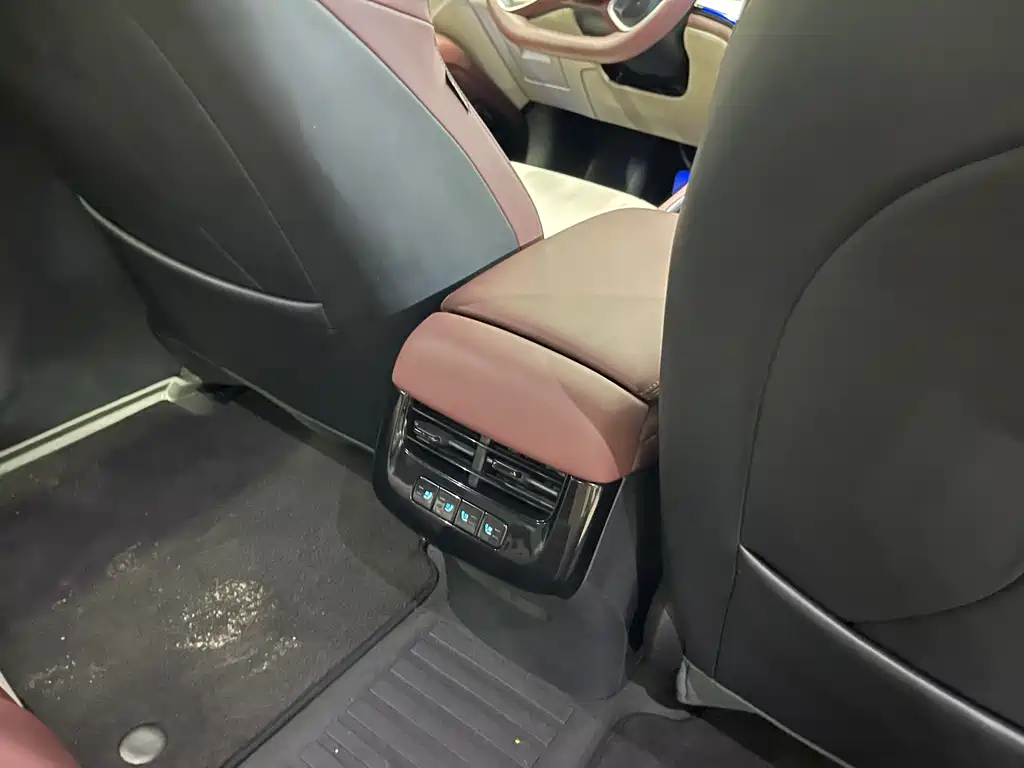 BYD Seal 07 DM-i — фото 25