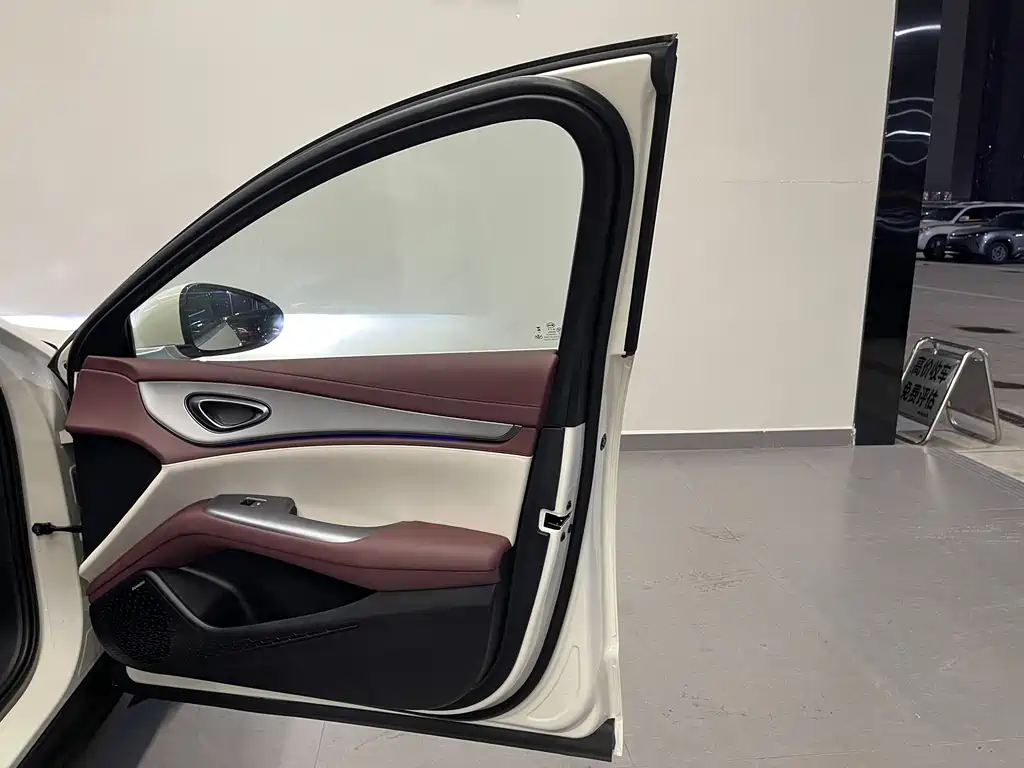 BYD Seal 07 DM-i — фото 30