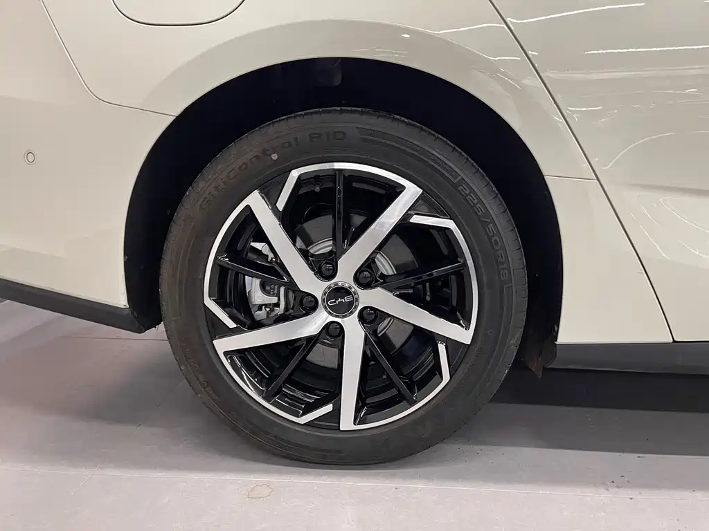 BYD Seal 07 DM-i — фото 36