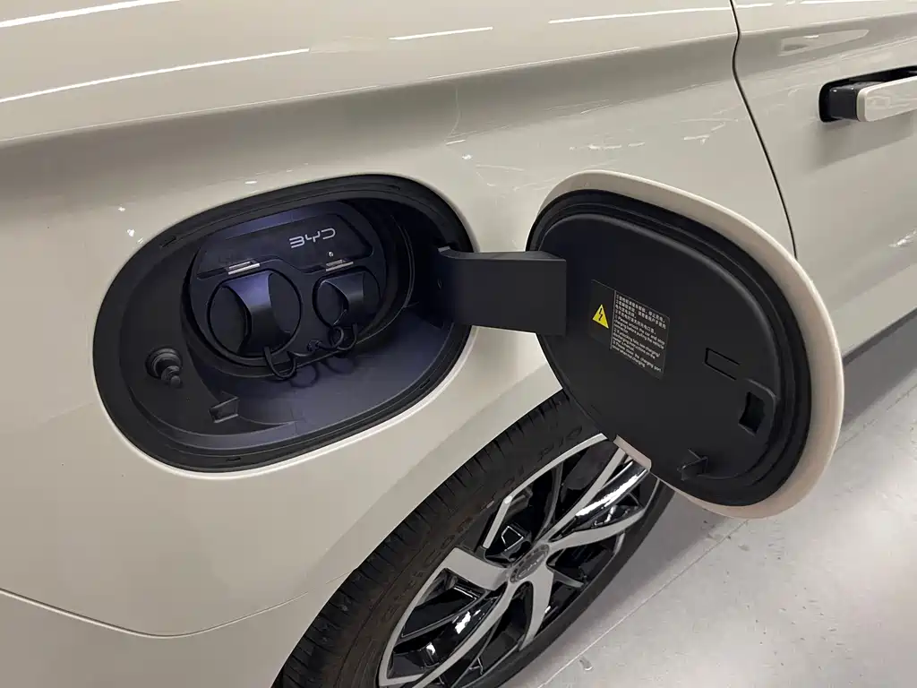 BYD Seal 07 DM-i — фото 37
