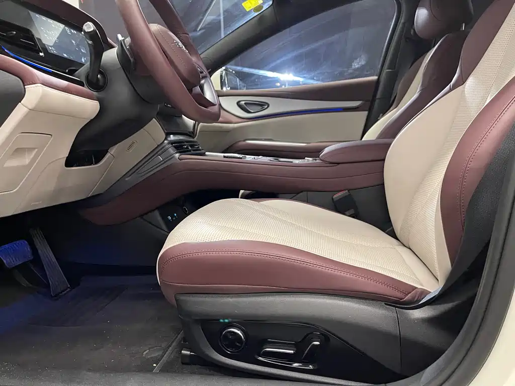 BYD Seal 07 DM-i — фото 10