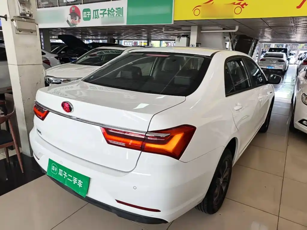 BYD Qin — фото 6