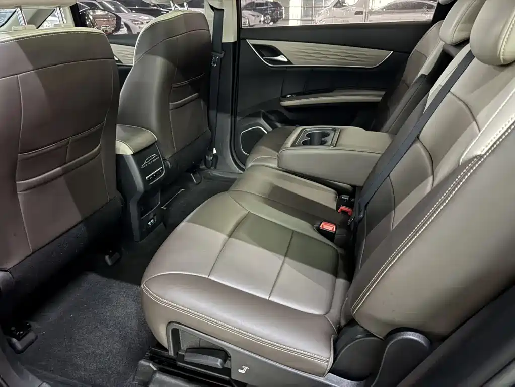 BYD MAX New Energy — фото 13